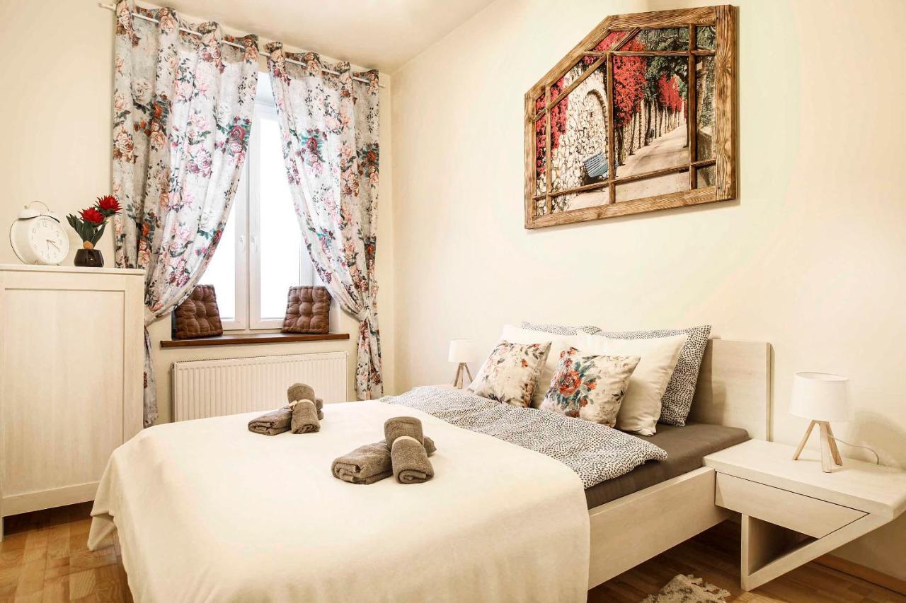 2-Room Apartment With Kitchen, Heart Of Cracow Old Town Краков Экстерьер фото